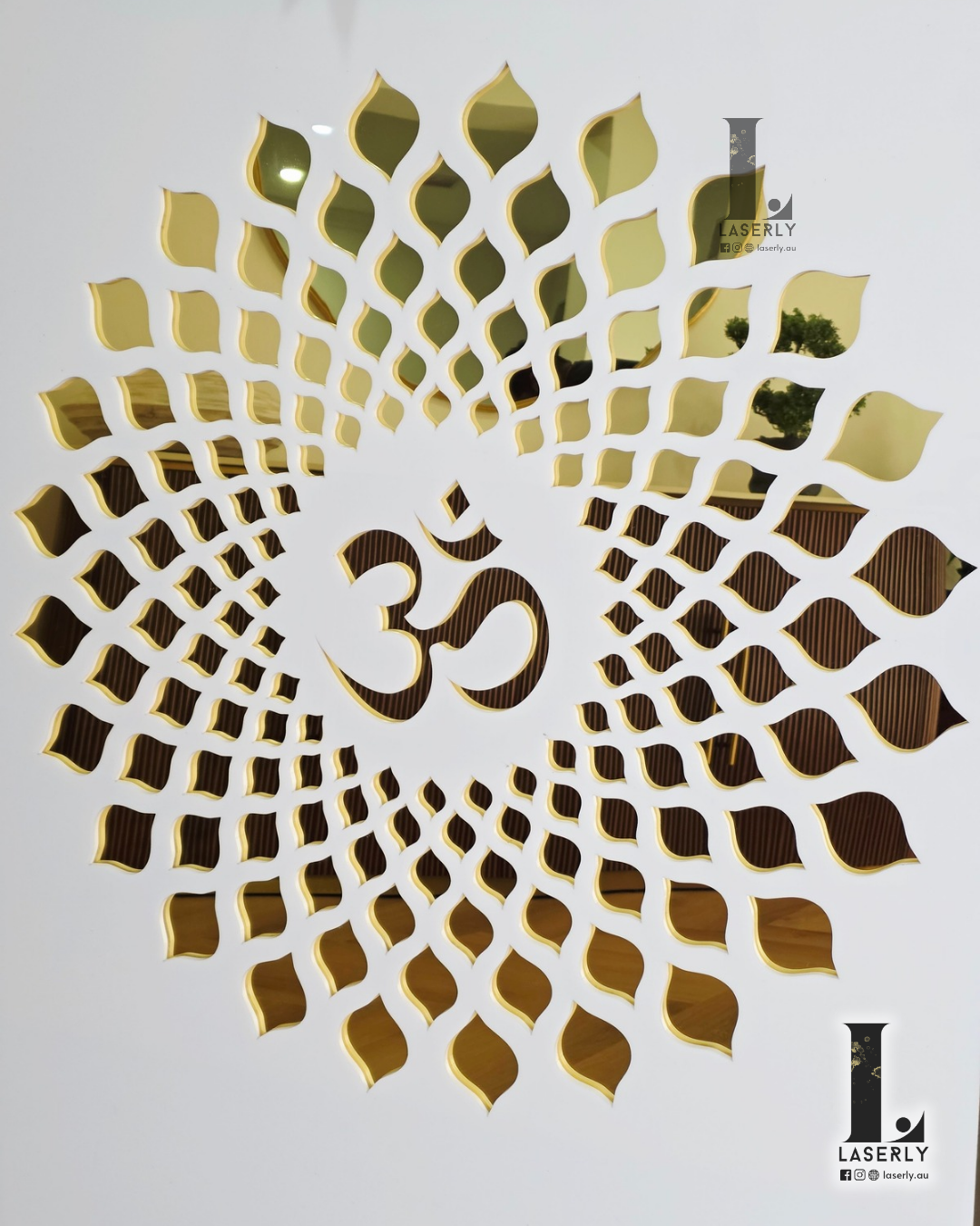 OM Mandir Panel - White and Mirror Gold (1200x800)