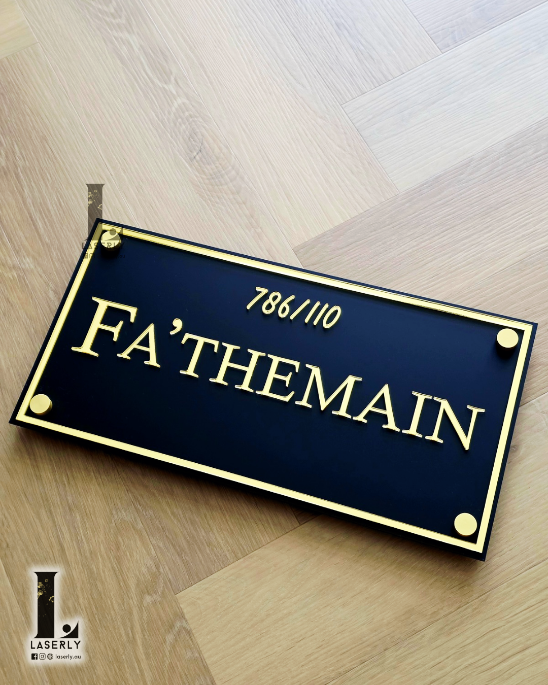Australian home exterior featuring a minimalistic personalised house name sign.